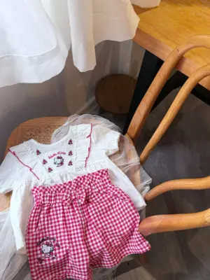 日單KITTY飛袖花苞褲套裝